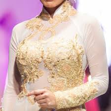 Bolero Ngọt Ngào Êm Tai Người Giàu Cũng Khóc