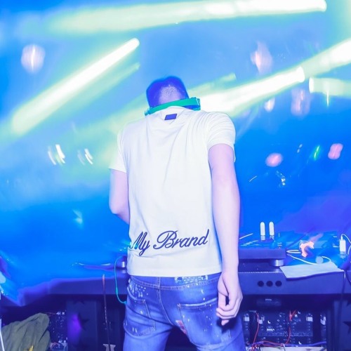 Nonstop Bung Lụa Theo Điệu Nhạc Trôi Ke Gây Nghiện