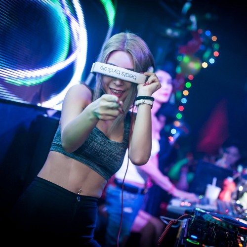 Nonstop Cuốn Trôi Nấc Thang Lên Thiên Đường